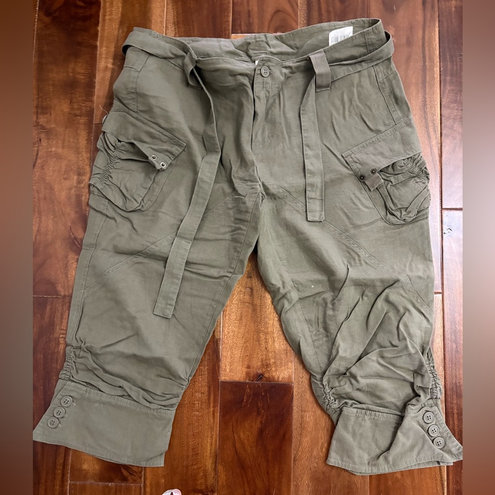 Women’s Olive Green Cargo Capris Shorts